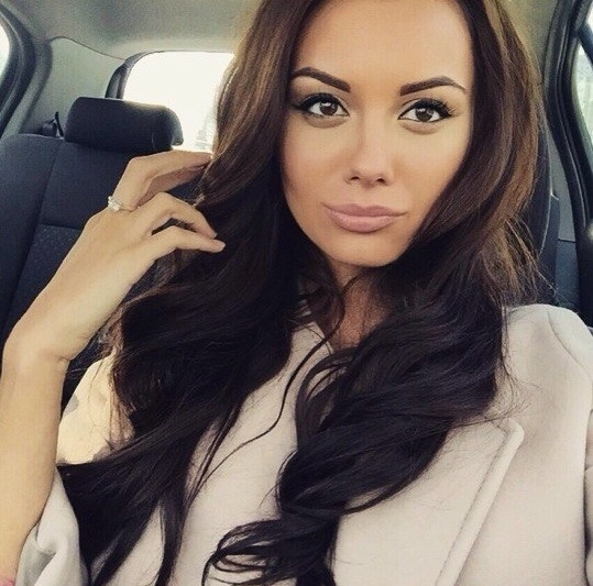 Живу в Москве, поэтому у нас будет возможность встретиться где угодно в этом зажигательном городе. Мои услуги разнообразны и открыты для экспериментов. Я искушенная соблазнительница, способная удовлетворить все твои сексуальные фантазии. 🌟 Мои клиенты всегда оставляют положительные отзывы и возвращаются ко мне снова и снова. 😉 В моем арсенале есть фото, чтобы ты смог оценить мои прелести заранее. Жду встречи с нетерпением! 💋 Елизавета